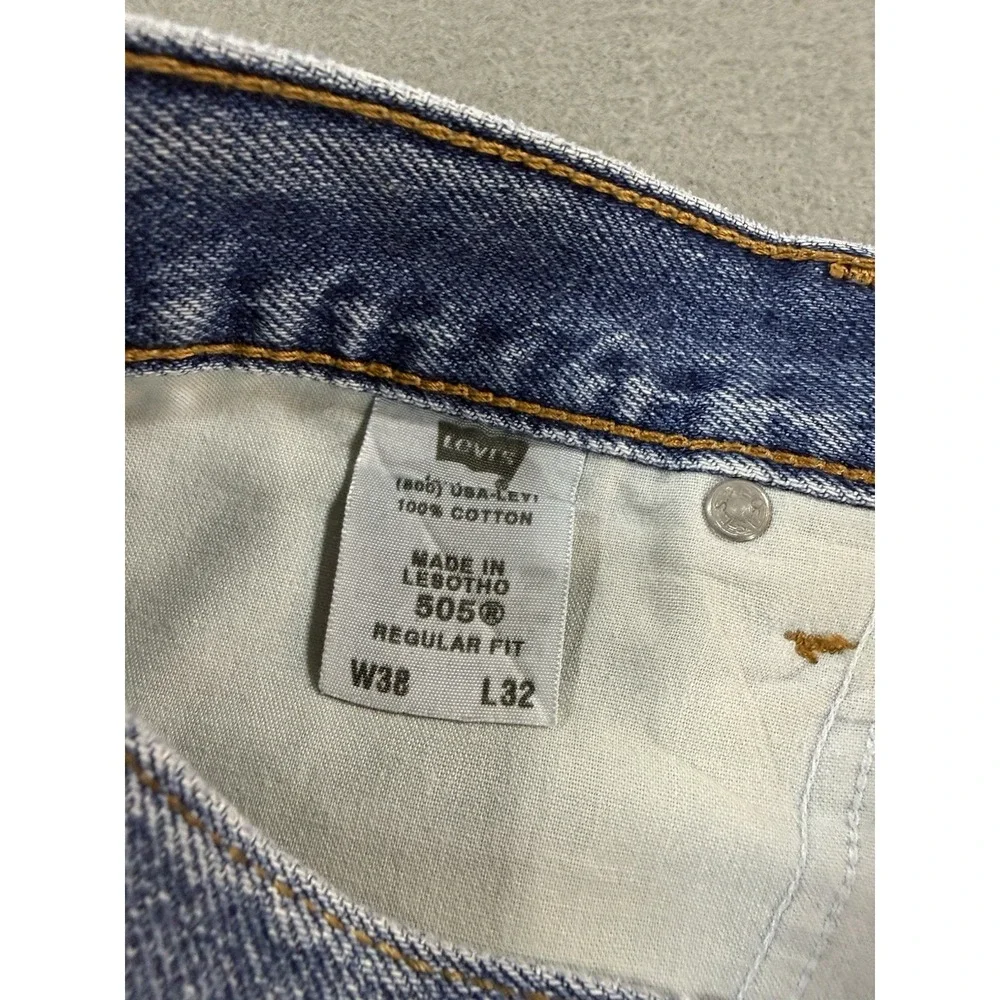 Levis tag reads